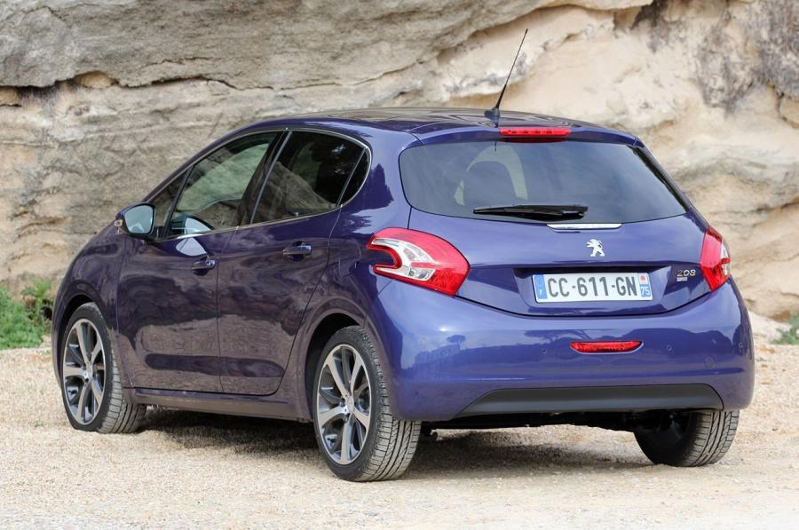 Peugeot 208 5-Door 2012 года  (фото 9 из 73)